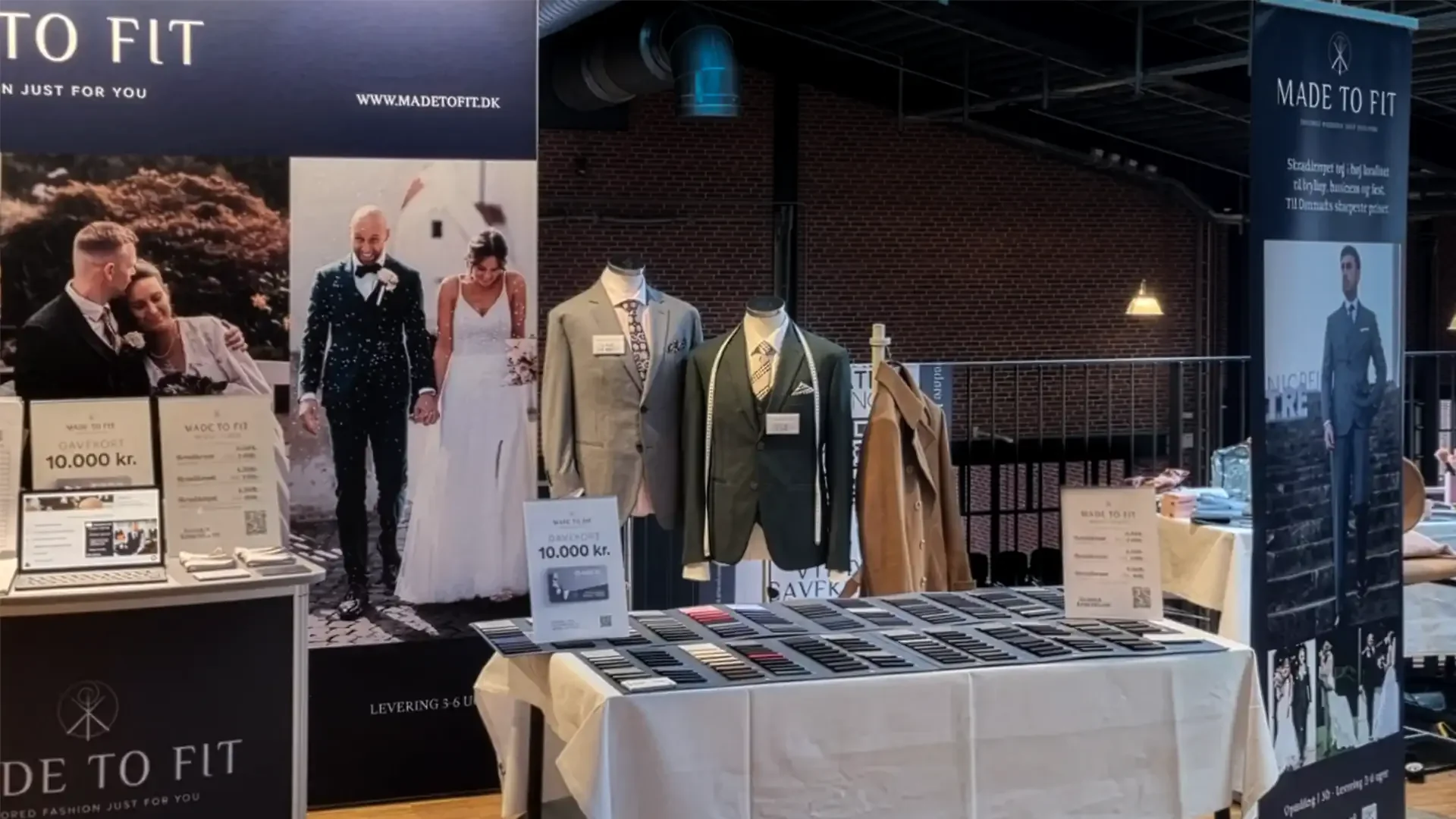 Made To Fits stand på messe med jakkesæt og metervarer
